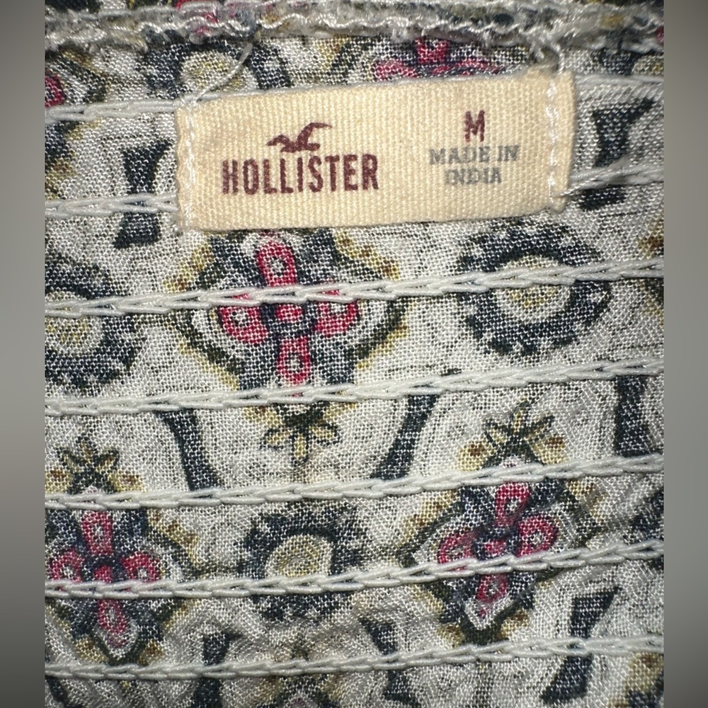 Hollister Plunge Line Crop - Picture 3 of 3